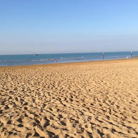 아파트 Beautiful In With Beach Place Included *